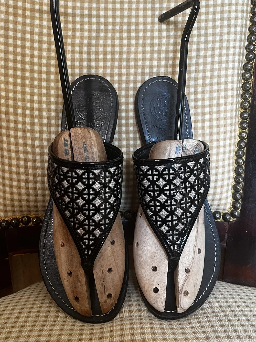 💋 Tory Burch Amara Laser-Cut Leather Thong Sandal